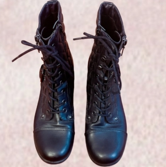 GUESS BLACK QUILTED COMBAT BOOTS SIZE 9M - STYLISH AND EDGY. - Picture 3 of 4